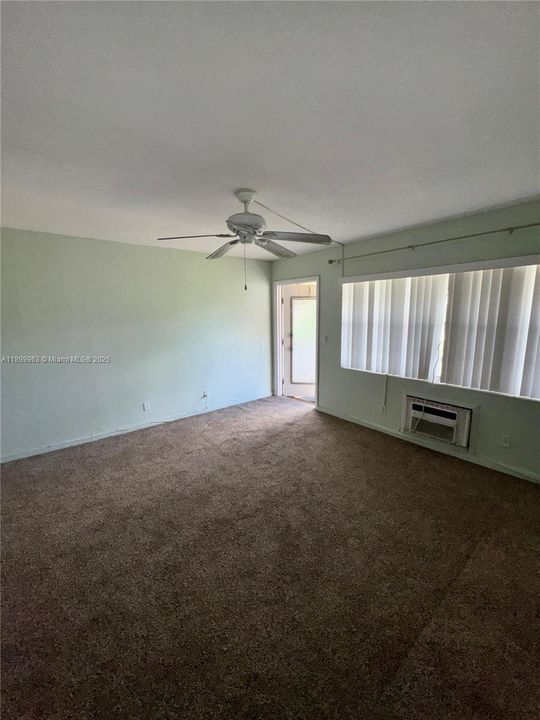For Sale: $90,000 (1 beds, 1 baths, 570 Square Feet)