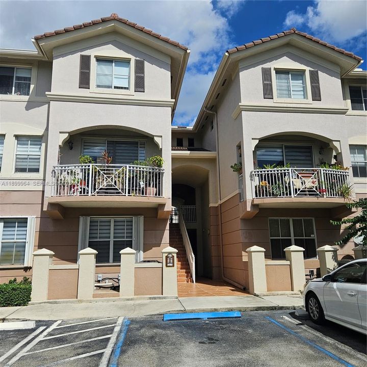 For Rent: $2,700 (3 beds, 2 baths, 1260 Square Feet)