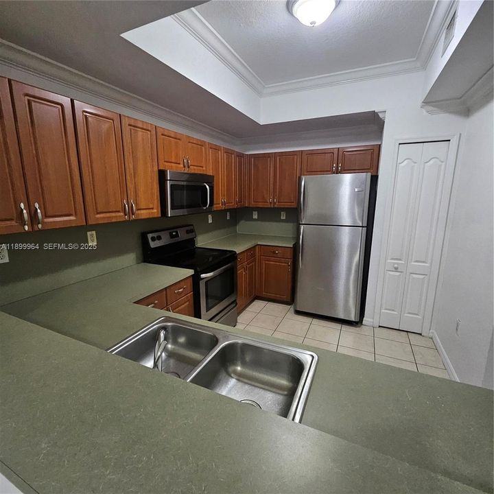 For Rent: $2,700 (3 beds, 2 baths, 1260 Square Feet)