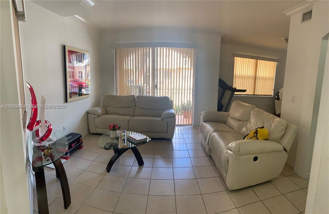 For Rent: $2,700 (3 beds, 2 baths, 1260 Square Feet)