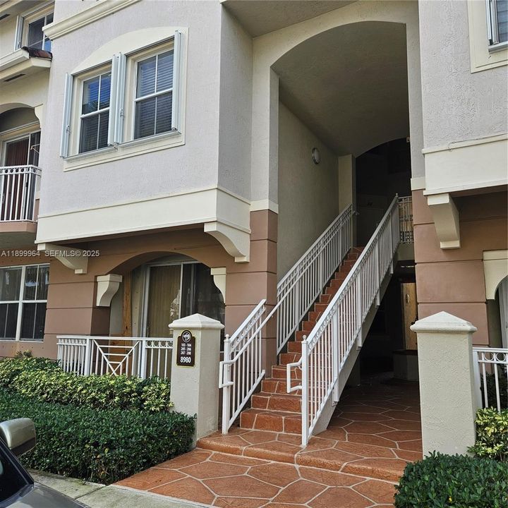 For Rent: $2,700 (3 beds, 2 baths, 1260 Square Feet)