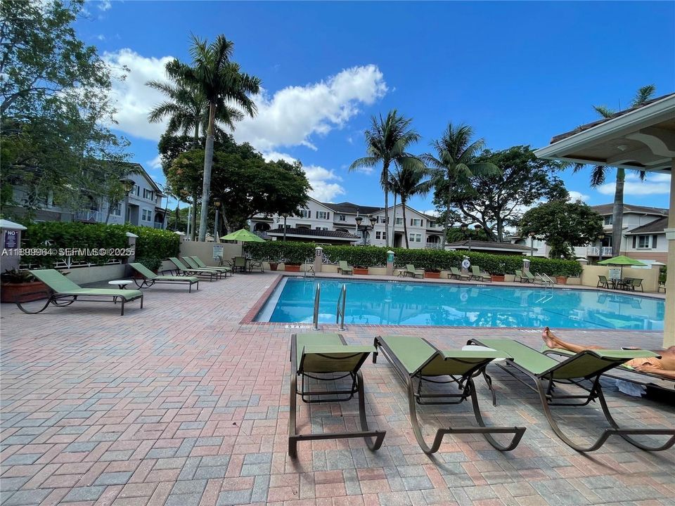 For Rent: $2,700 (3 beds, 2 baths, 1260 Square Feet)