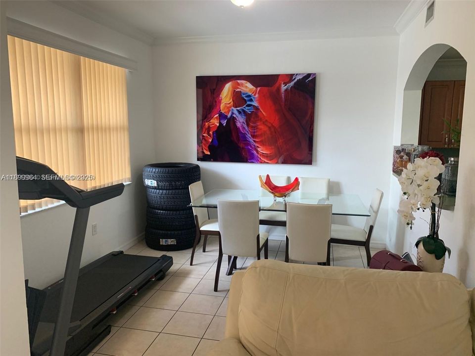 For Rent: $2,700 (3 beds, 2 baths, 1260 Square Feet)