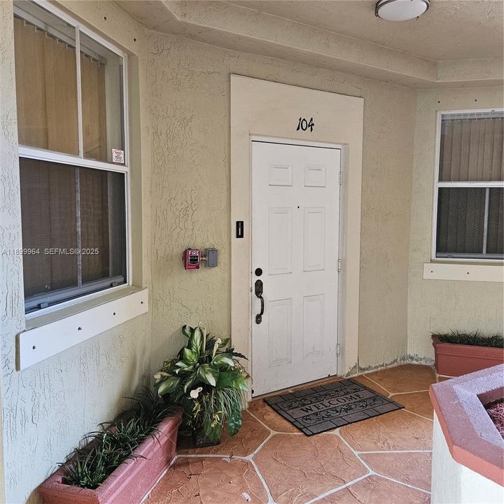 For Rent: $2,700 (3 beds, 2 baths, 1260 Square Feet)
