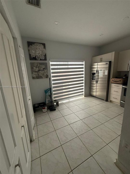 Под контрактом: $2,500 (2 спален, 2 ванн, 1130 Квадратных фут)