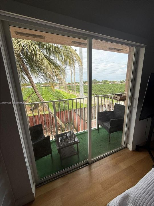 Под контрактом: $2,500 (2 спален, 2 ванн, 1130 Квадратных фут)