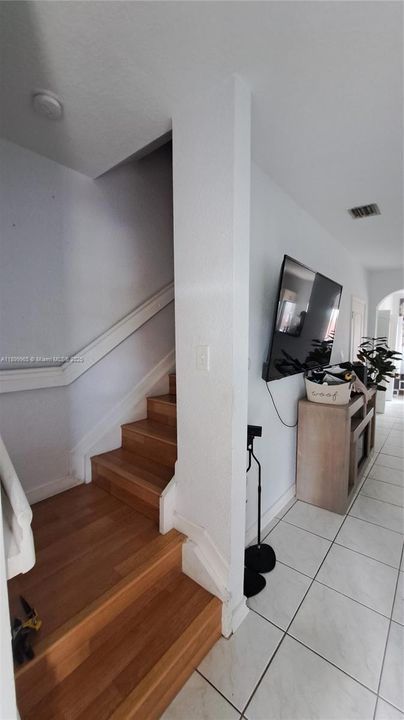 Под контрактом: $2,500 (2 спален, 2 ванн, 1130 Квадратных фут)