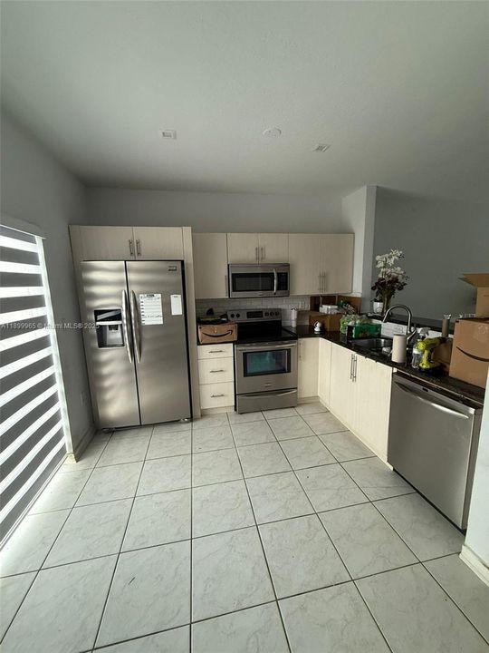 Под контрактом: $2,500 (2 спален, 2 ванн, 1130 Квадратных фут)