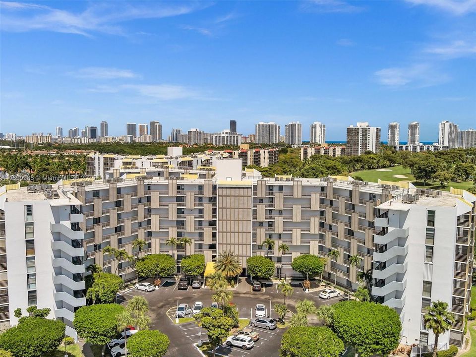 На продажу: $179,000 (1 спален, 1 ванн, 741 Квадратных фут)