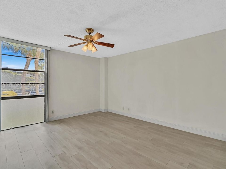 На продажу: $179,000 (1 спален, 1 ванн, 741 Квадратных фут)