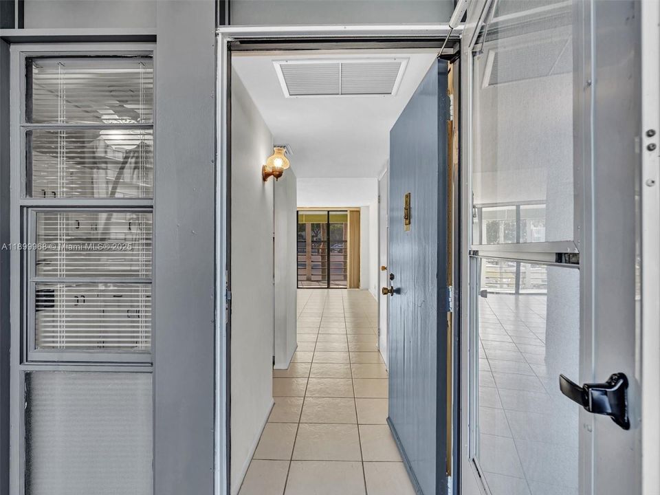 На продажу: $179,000 (1 спален, 1 ванн, 741 Квадратных фут)