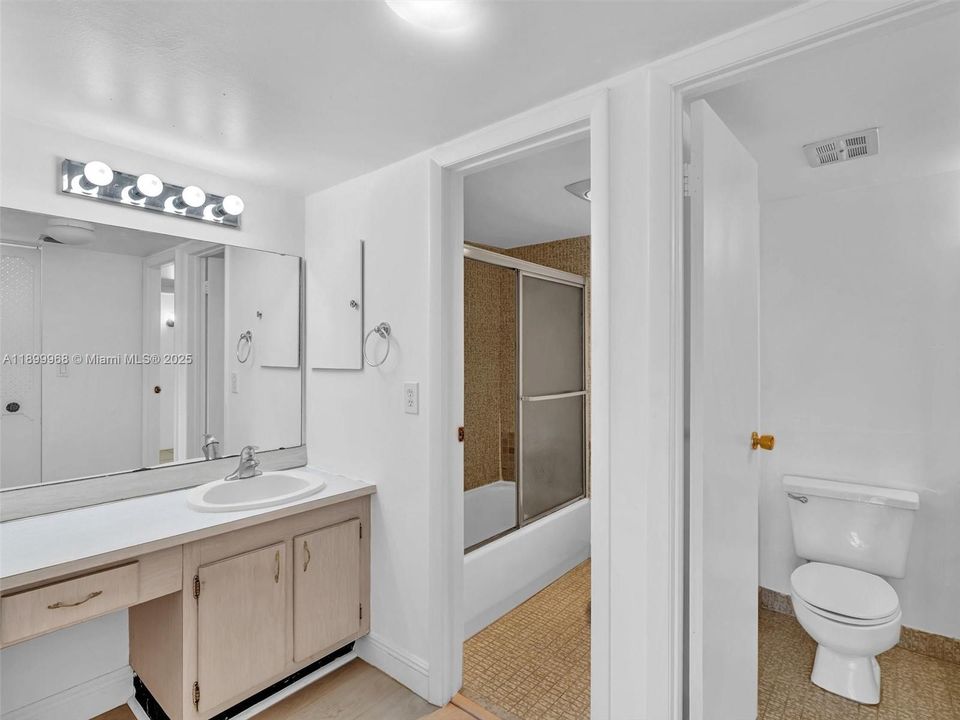 На продажу: $179,000 (1 спален, 1 ванн, 741 Квадратных фут)