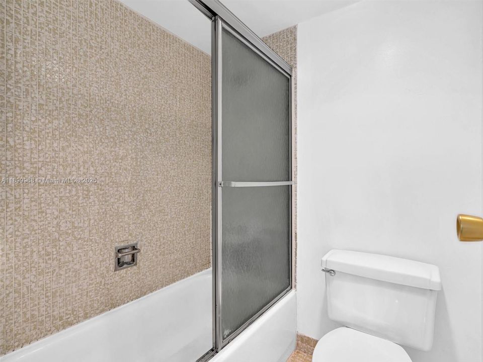 На продажу: $179,000 (1 спален, 1 ванн, 741 Квадратных фут)