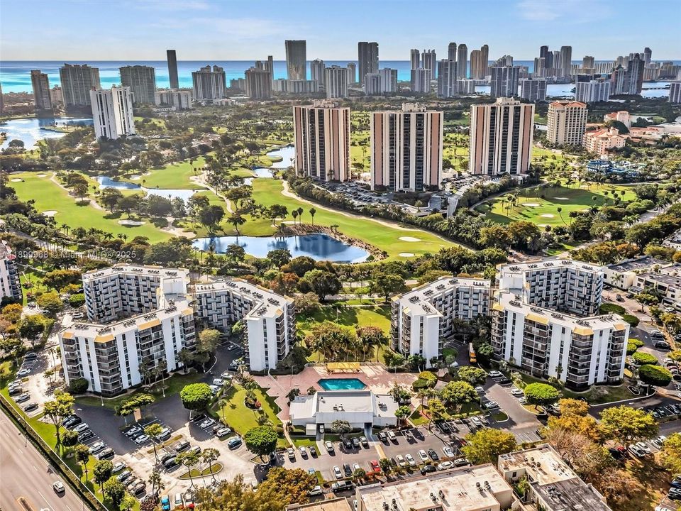 На продажу: $179,000 (1 спален, 1 ванн, 741 Квадратных фут)