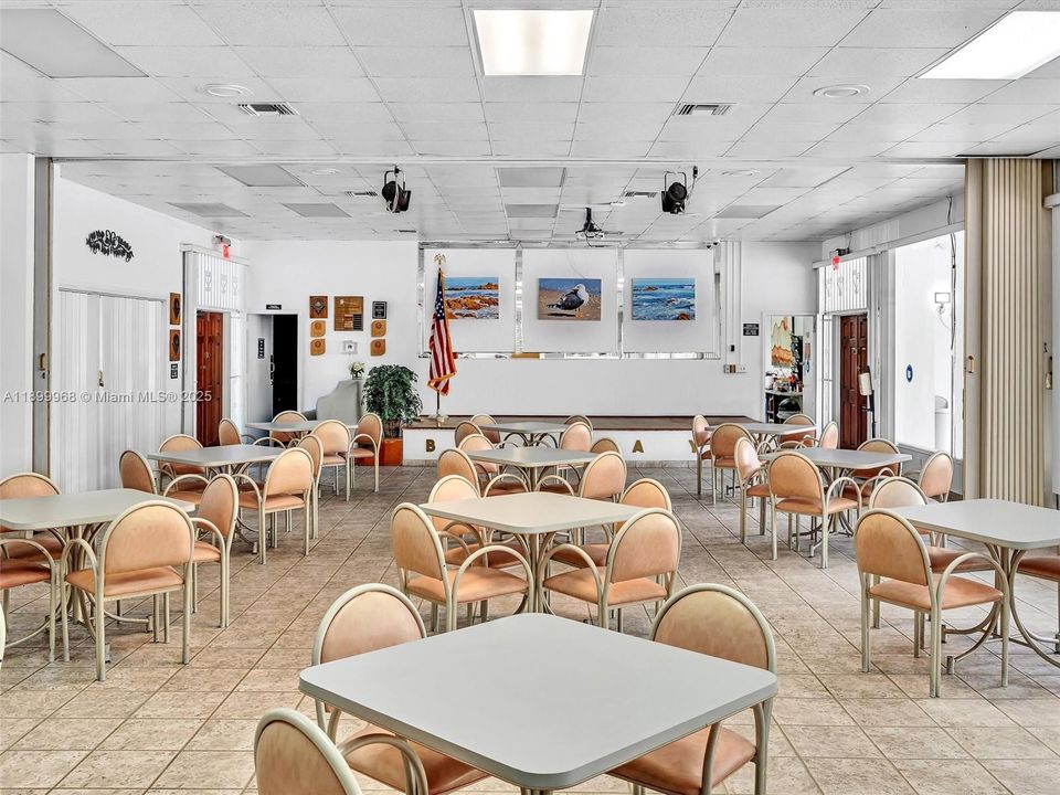 На продажу: $179,000 (1 спален, 1 ванн, 741 Квадратных фут)