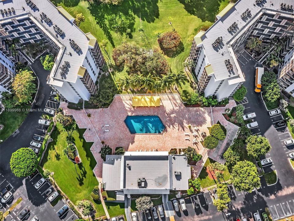 На продажу: $179,000 (1 спален, 1 ванн, 741 Квадратных фут)