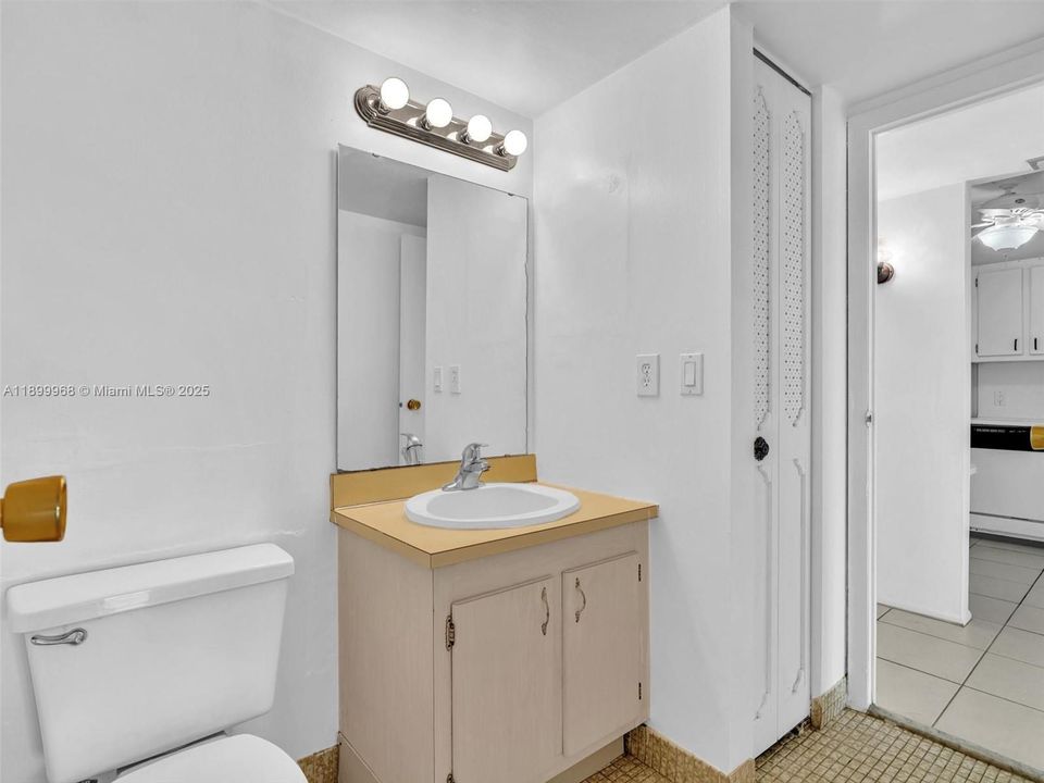 На продажу: $179,000 (1 спален, 1 ванн, 741 Квадратных фут)