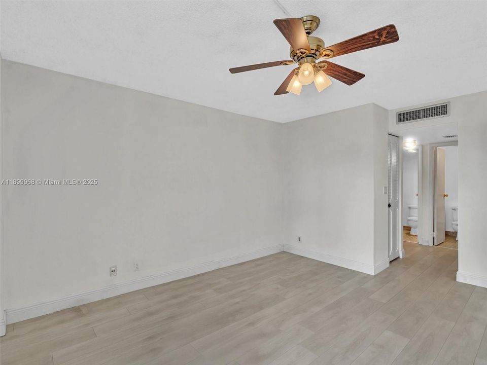 На продажу: $179,000 (1 спален, 1 ванн, 741 Квадратных фут)