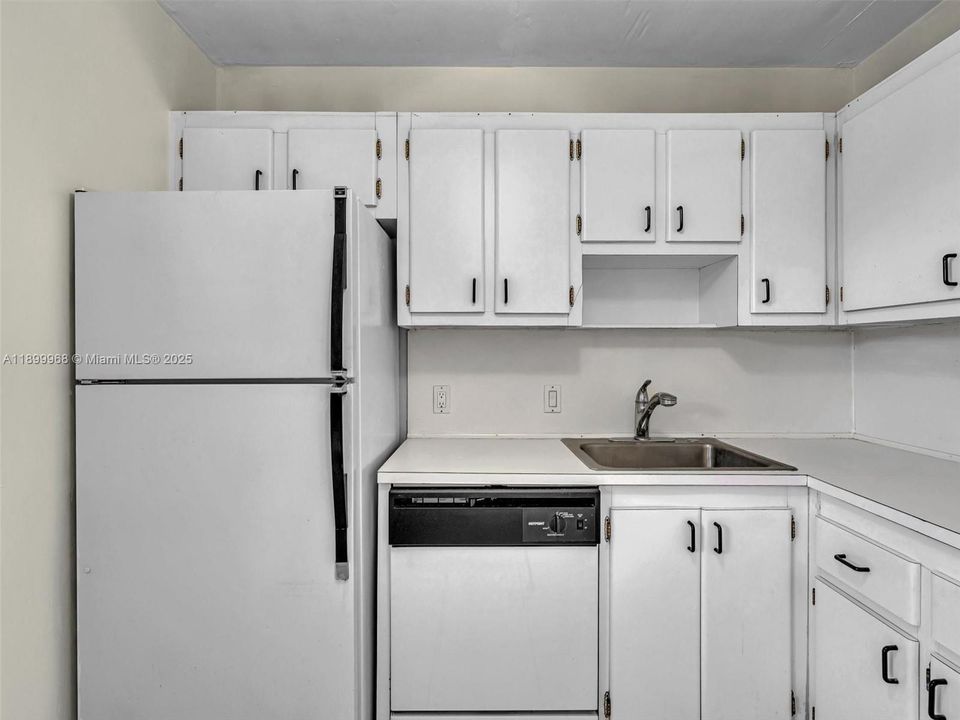 На продажу: $179,000 (1 спален, 1 ванн, 741 Квадратных фут)