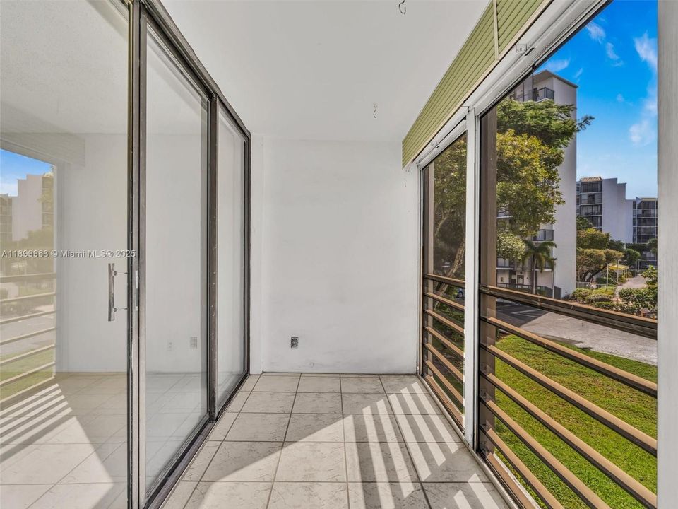 На продажу: $179,000 (1 спален, 1 ванн, 741 Квадратных фут)