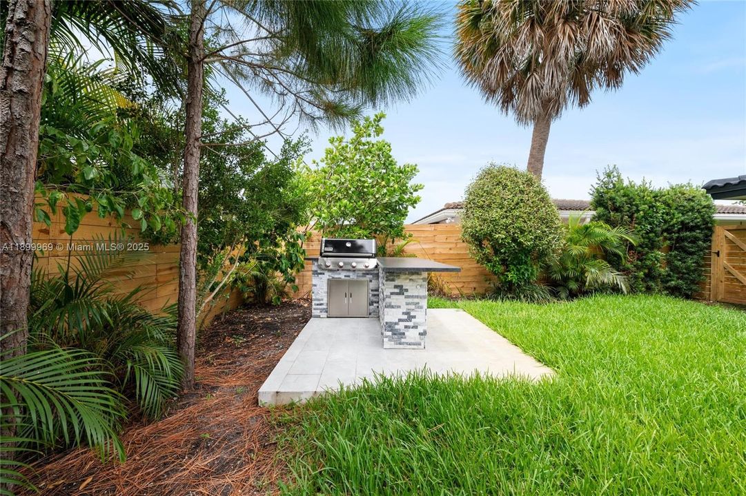 Недавно продано: $1,137,000 (4 спален, 3 ванн, 1932 Квадратных фут)