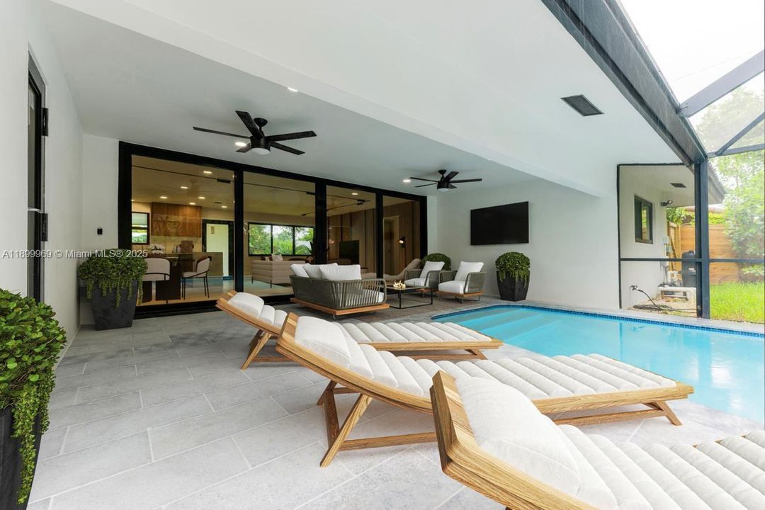 Недавно продано: $1,137,000 (4 спален, 3 ванн, 1932 Квадратных фут)