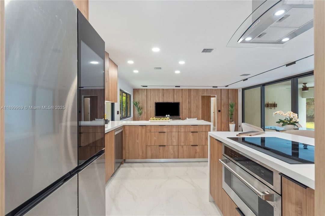 Недавно продано: $1,137,000 (4 спален, 3 ванн, 1932 Квадратных фут)