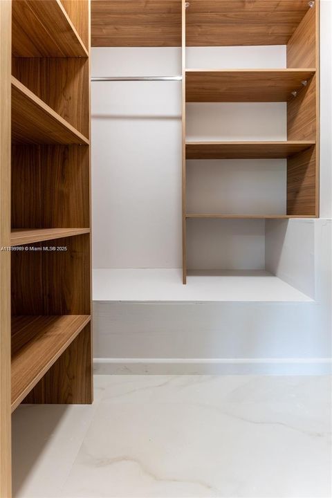 Недавно продано: $1,137,000 (4 спален, 3 ванн, 1932 Квадратных фут)