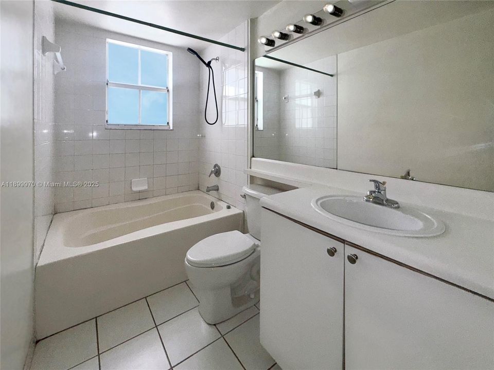 For Sale: $235,000 (1 beds, 1 baths, 730 Square Feet)