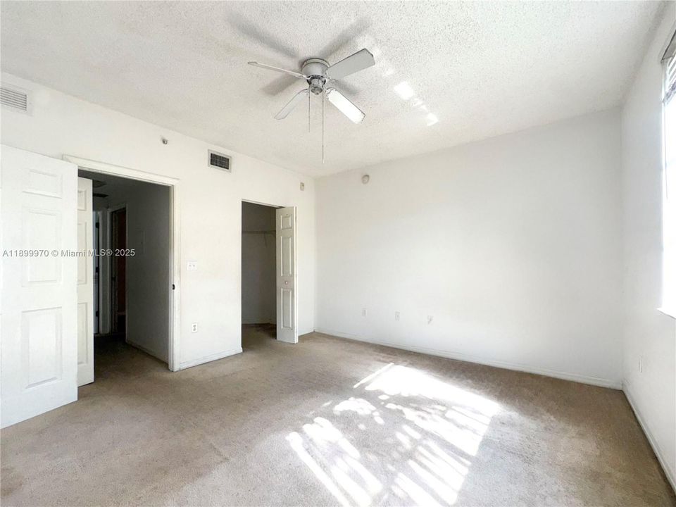For Sale: $235,000 (1 beds, 1 baths, 730 Square Feet)