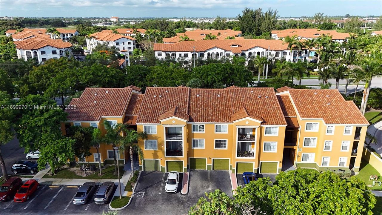 For Sale: $235,000 (1 beds, 1 baths, 730 Square Feet)