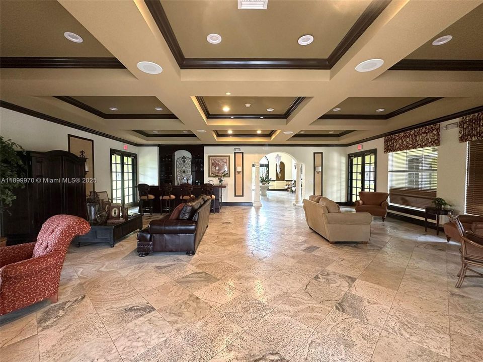 For Sale: $235,000 (1 beds, 1 baths, 730 Square Feet)