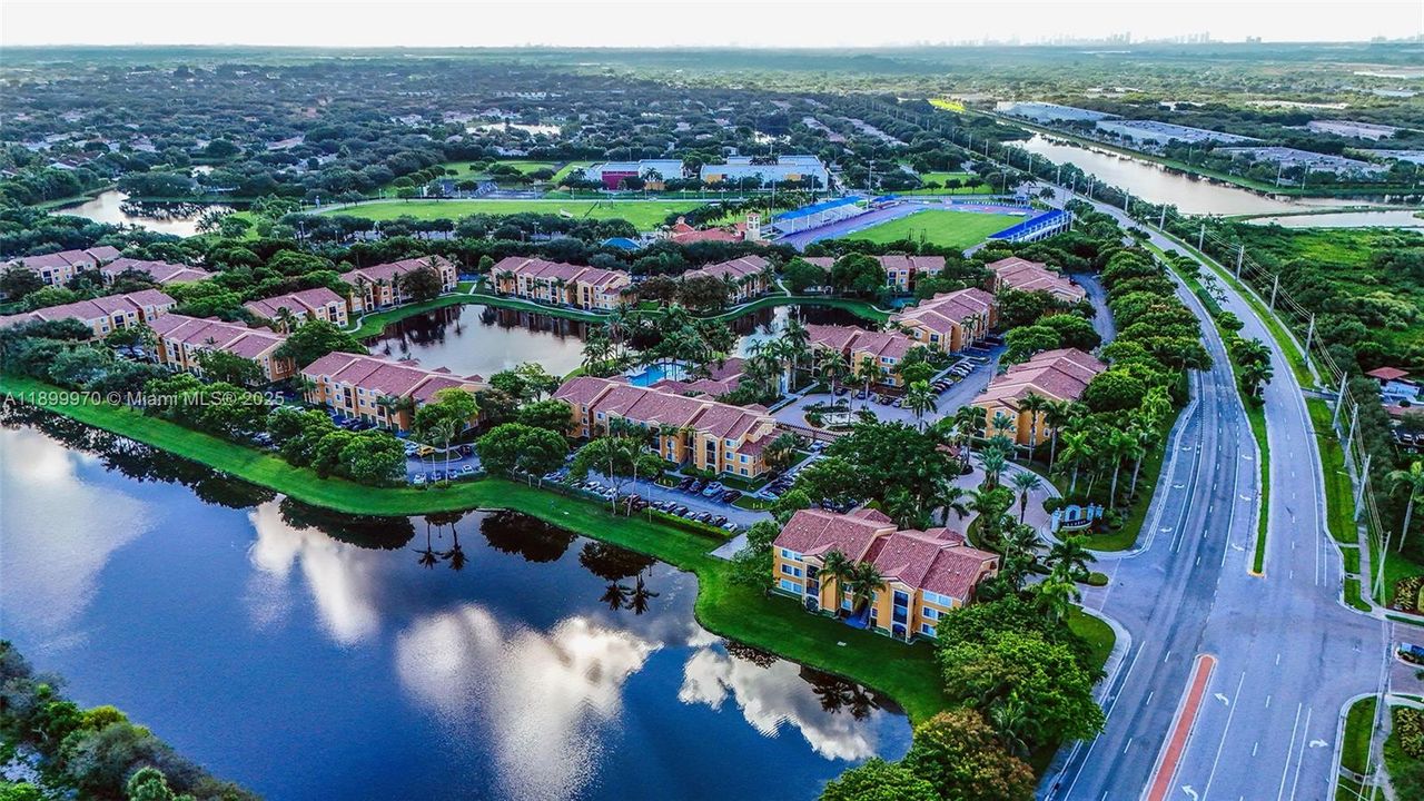 For Sale: $235,000 (1 beds, 1 baths, 730 Square Feet)