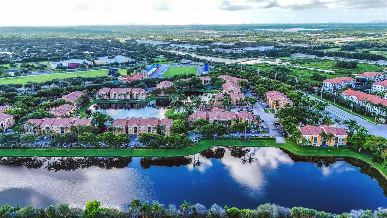 For Sale: $235,000 (1 beds, 1 baths, 730 Square Feet)