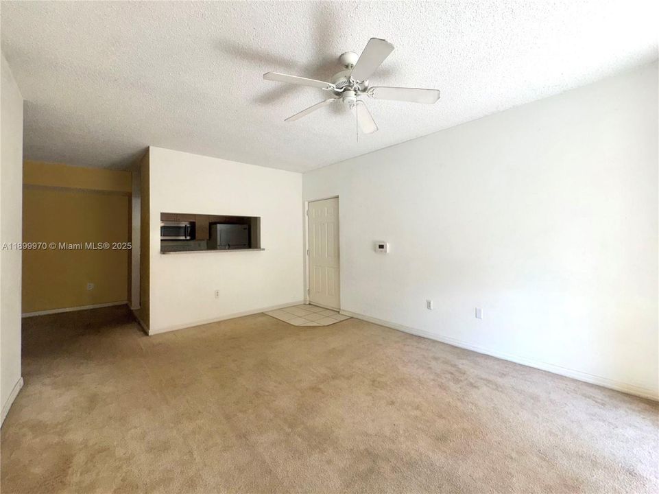 For Sale: $235,000 (1 beds, 1 baths, 730 Square Feet)