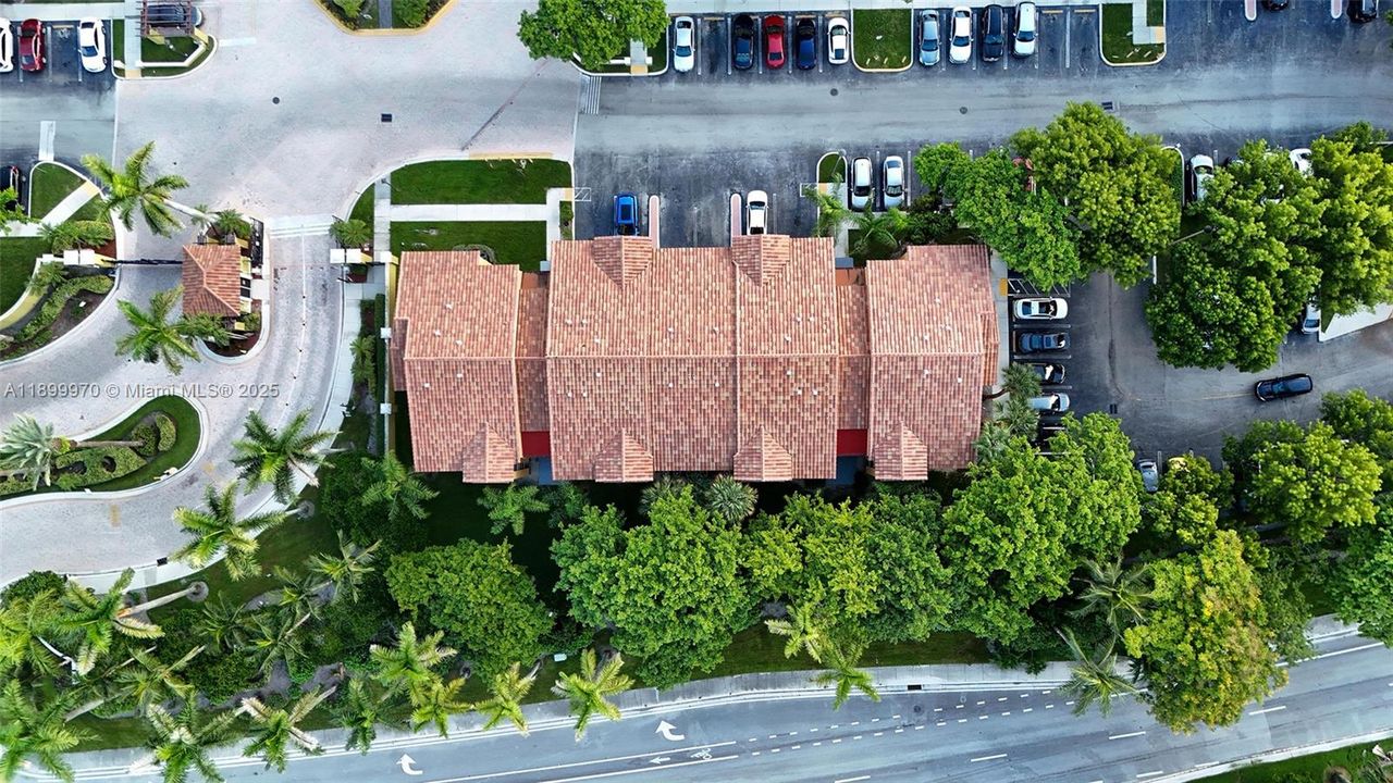 For Sale: $235,000 (1 beds, 1 baths, 730 Square Feet)