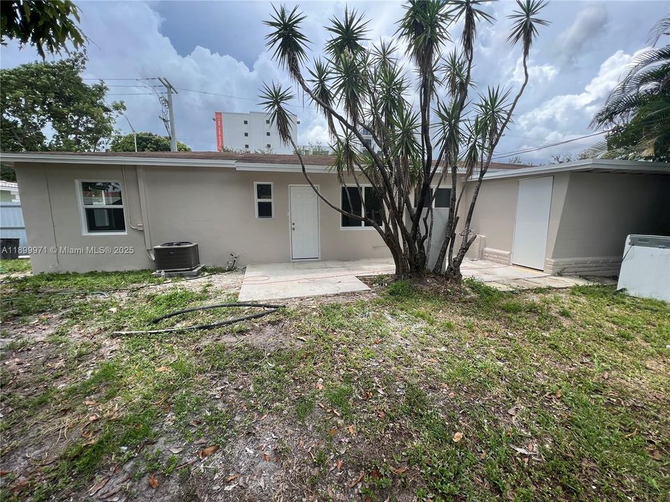 Recently Rented: $2,300 (2 beds, 1 baths, 945 Square Feet)