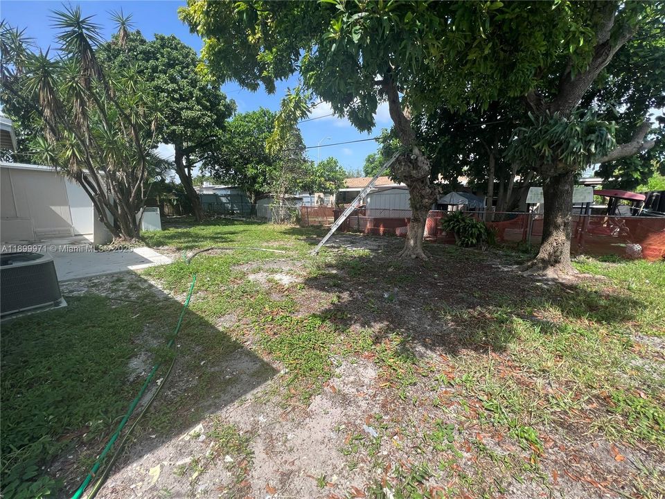 Recently Rented: $2,300 (2 beds, 1 baths, 945 Square Feet)