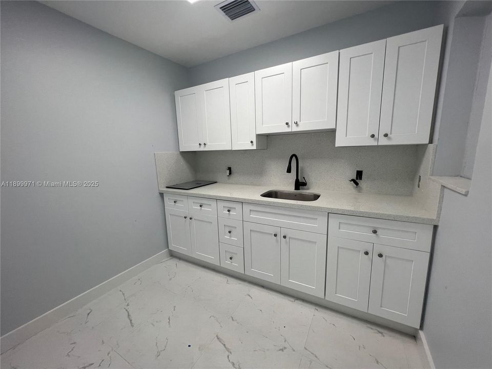 Recently Rented: $2,300 (2 beds, 1 baths, 945 Square Feet)