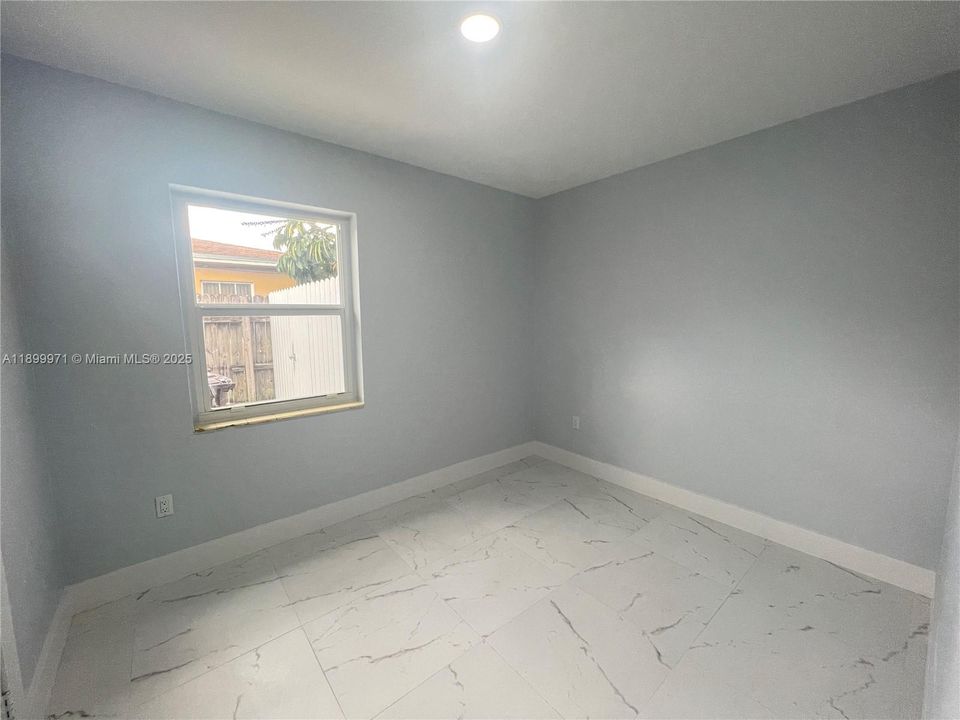 Recently Rented: $2,300 (2 beds, 1 baths, 945 Square Feet)