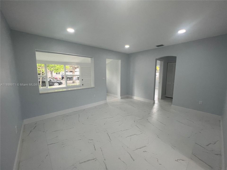 Recently Rented: $2,300 (2 beds, 1 baths, 945 Square Feet)