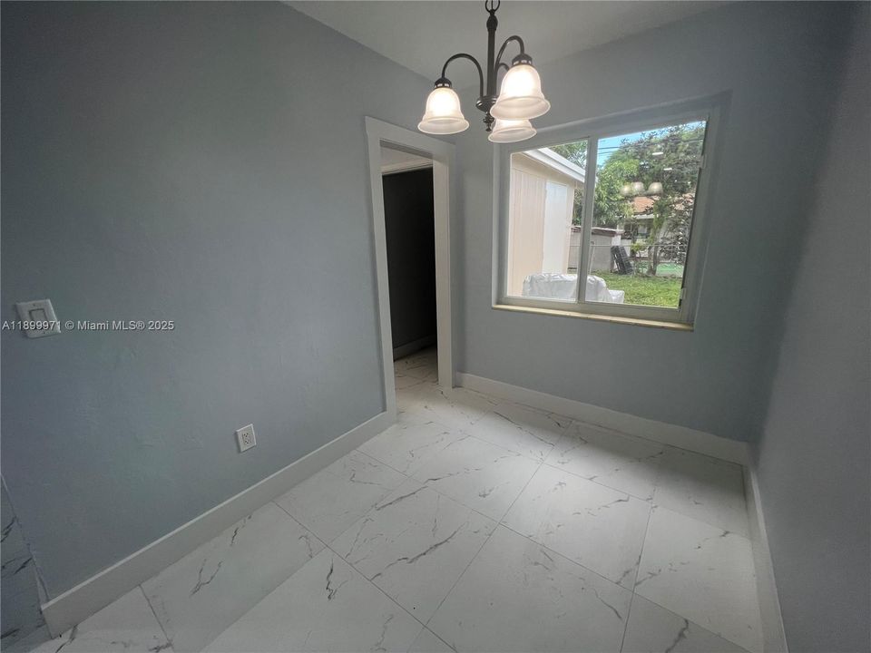 Recently Rented: $2,300 (2 beds, 1 baths, 945 Square Feet)