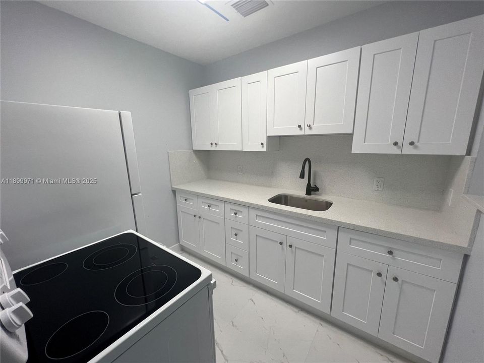 Recently Rented: $2,300 (2 beds, 1 baths, 945 Square Feet)