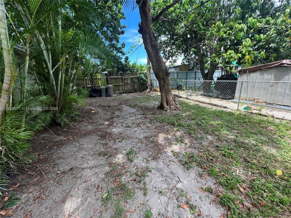 Recently Rented: $2,300 (2 beds, 1 baths, 945 Square Feet)