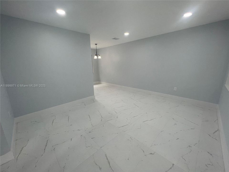 Recently Rented: $2,300 (2 beds, 1 baths, 945 Square Feet)