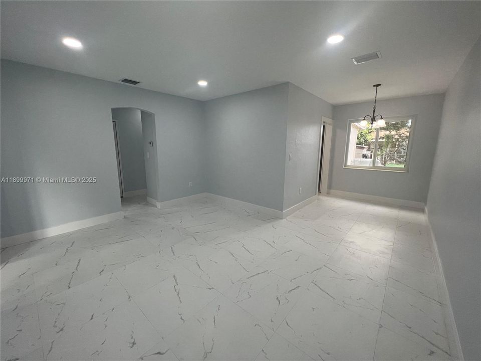 Recently Rented: $2,300 (2 beds, 1 baths, 945 Square Feet)
