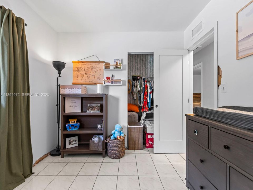 На продажу: $710,000 (4 спален, 2 ванн, 1957 Квадратных фут)