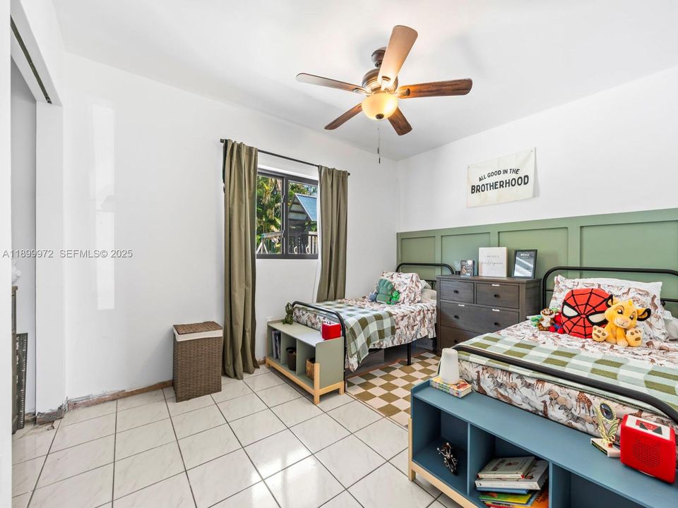 На продажу: $710,000 (4 спален, 2 ванн, 1957 Квадратных фут)