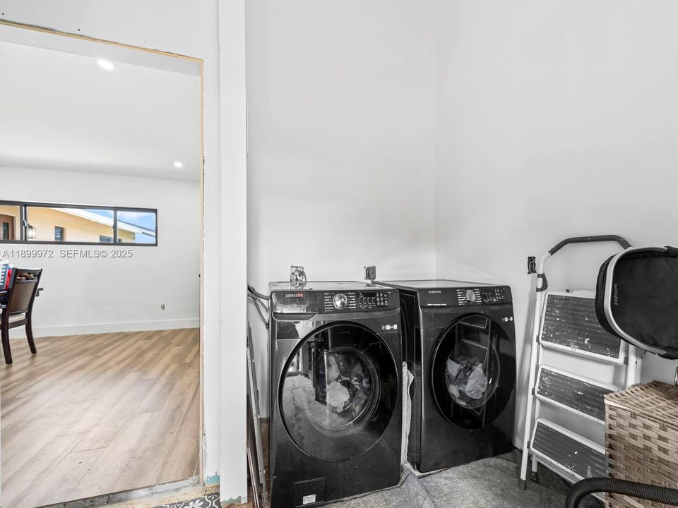 На продажу: $710,000 (4 спален, 2 ванн, 1957 Квадратных фут)