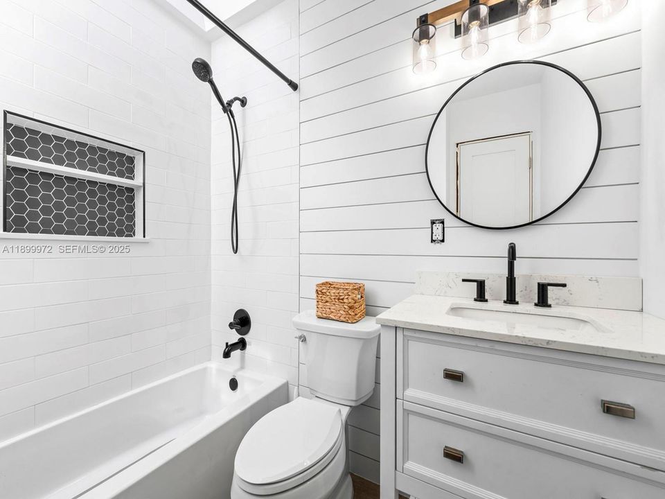 На продажу: $710,000 (4 спален, 2 ванн, 1957 Квадратных фут)